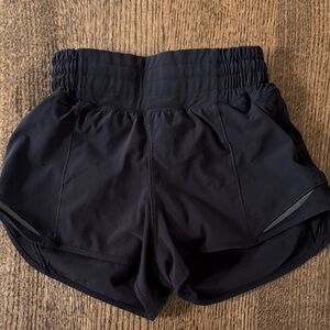 Lululemon 2.5” Hottie Hot Shorts-BLACK SIZE 0